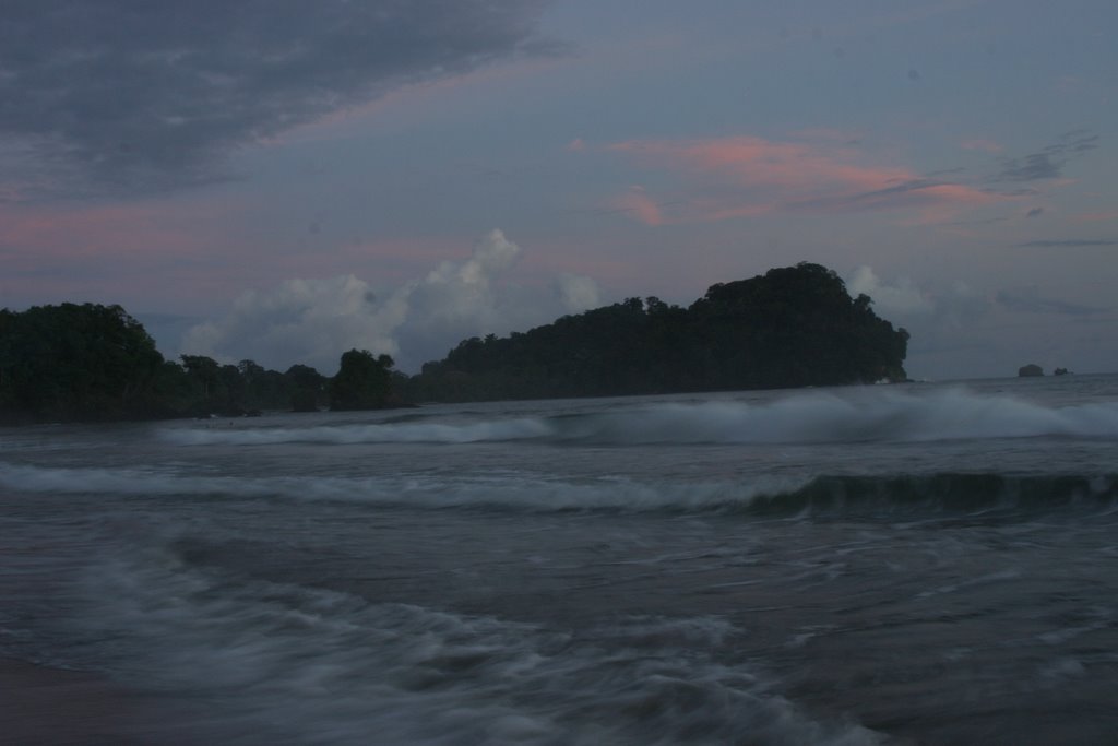 Playa Esplandilla Sur, Manuel Antonio Parque Nacional by wolffystyle