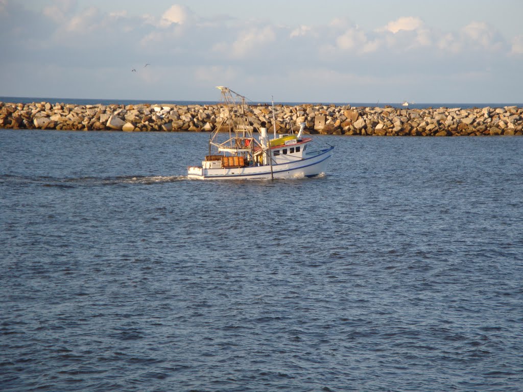 Yamba, Breakwall by Australia-Steve