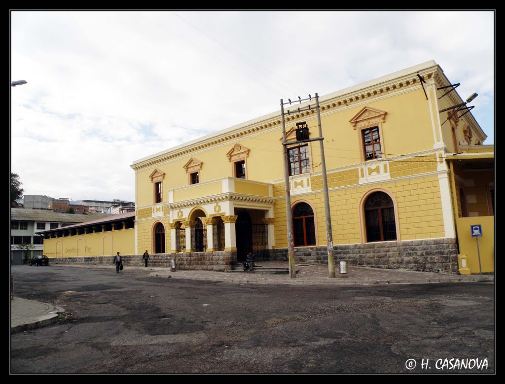 Estacion Ferrocarril Chimbacalle by H. Casanova