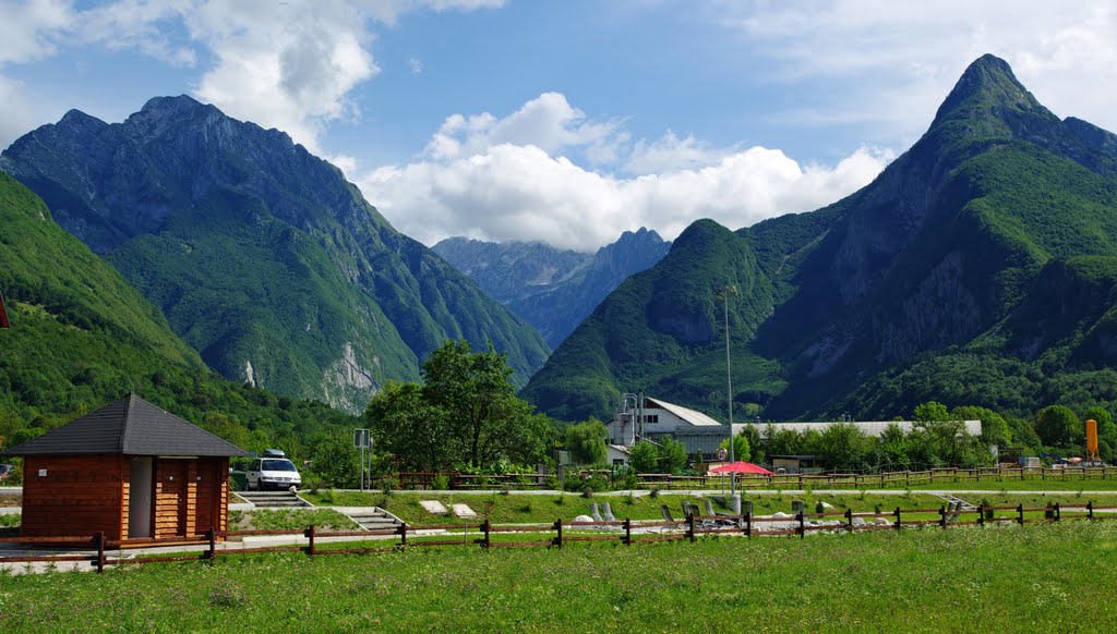 Towards Koritnica valley by rlubej