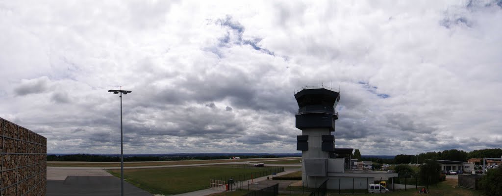 Aéroport de BelleGarde by jexho