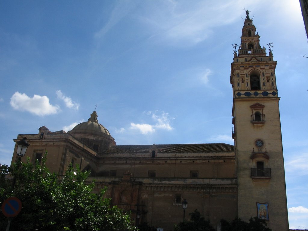 Moguer - 	Iglesia Parroquial de Ntra. Sra. de la Granada by Alberto González García