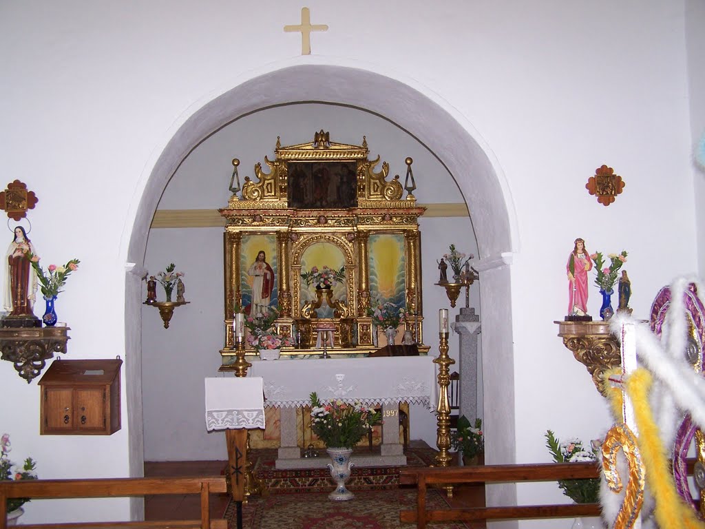 Sandim. Altar da capela de Santo Amaro by Eduardo Morais