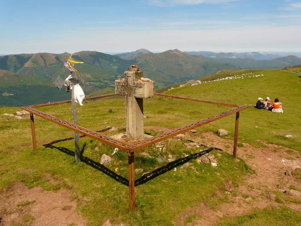 La Croix Thibaud sur le Chemin de St Jacques by Nicolas Aubé