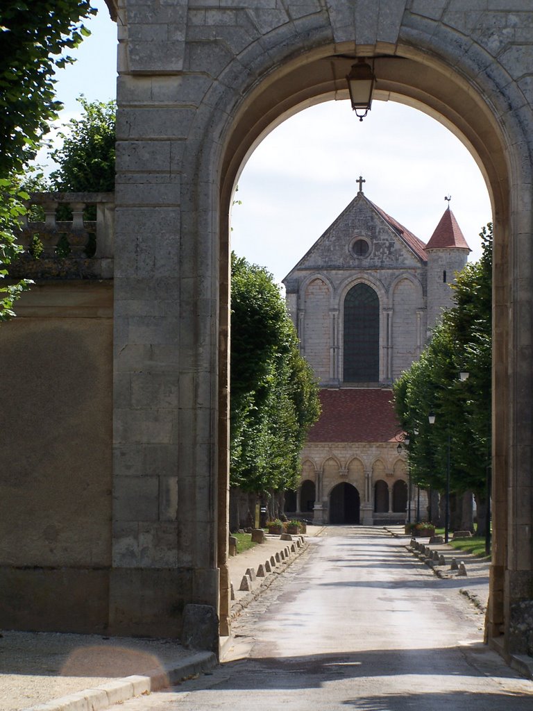 Abbaye cistercienne de Pontigny by christian caffin