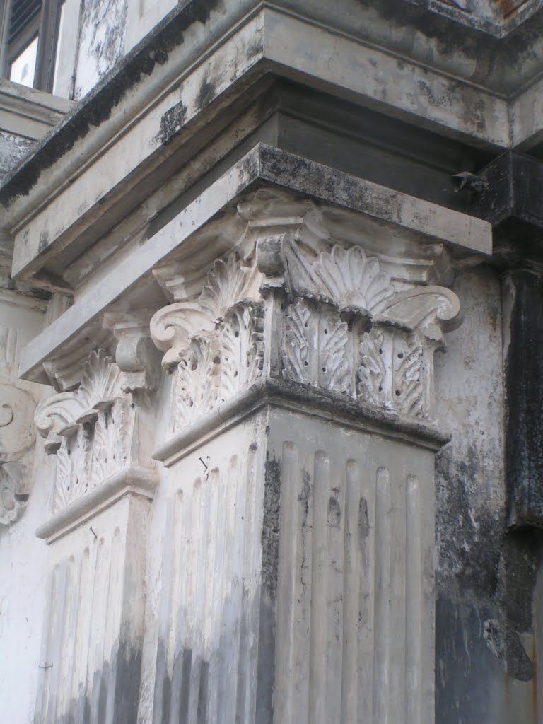 Ornament of Former Building at Ancient City Semarang 2010 by Ihdanurina