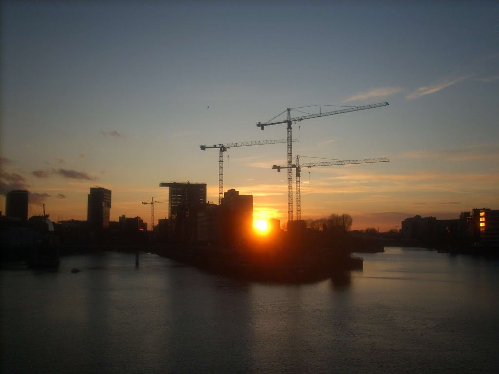 Duesseldorf Hafen - Sonnenuntergang by athos100