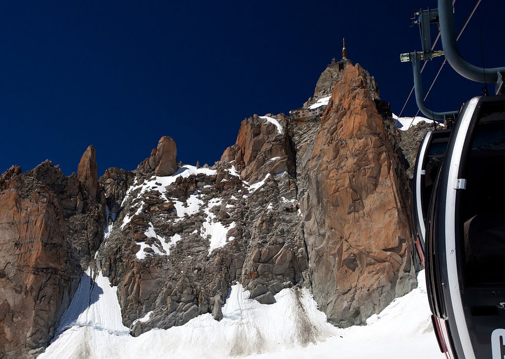 Aiguille du Midi (3842m) cabel car - one of the highest cable cars in the world by Svein-Magne Tunli