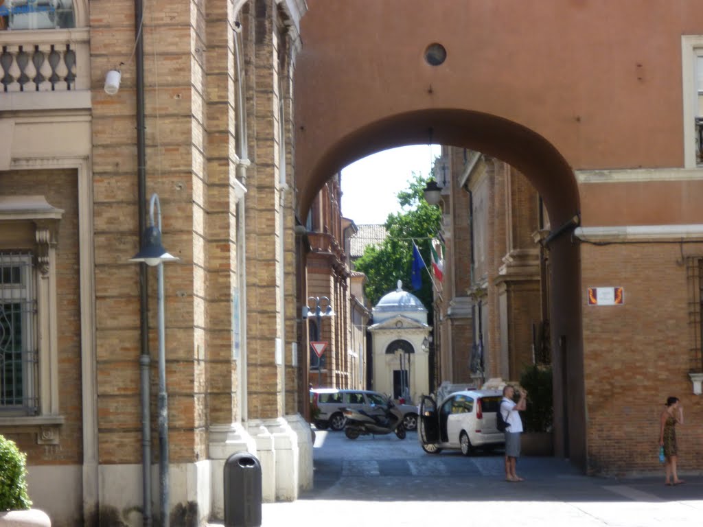 RAVENNA - Suggestiva veduta del Sepolcro di Dante dall' arco di piazza del Popolo by leochiodojeans