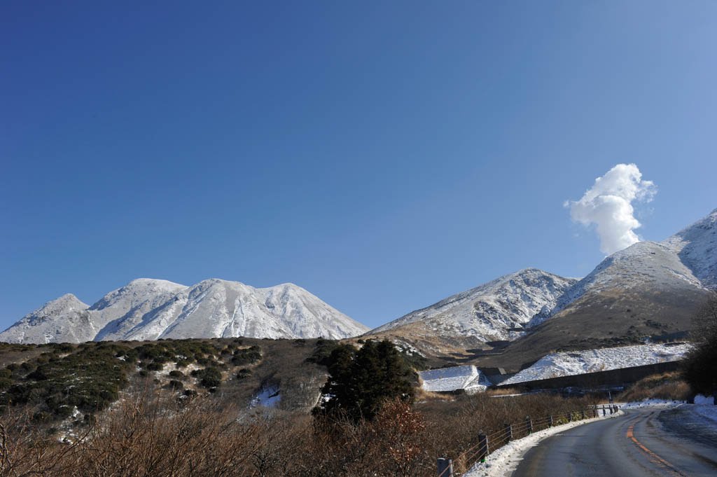 三俣山　硫黄岳　Mt.Mitsumata Mt.Iou by 石津安信