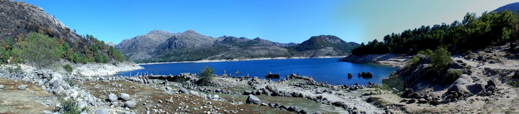 Aldeia de Vilarinho das Furnas, Gerês, Portugal by Ricardo Cardoso