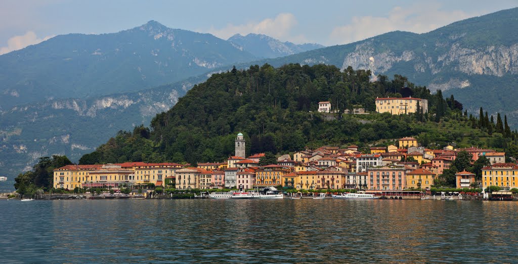 Approaching Bellagio by Finn Lyngesen