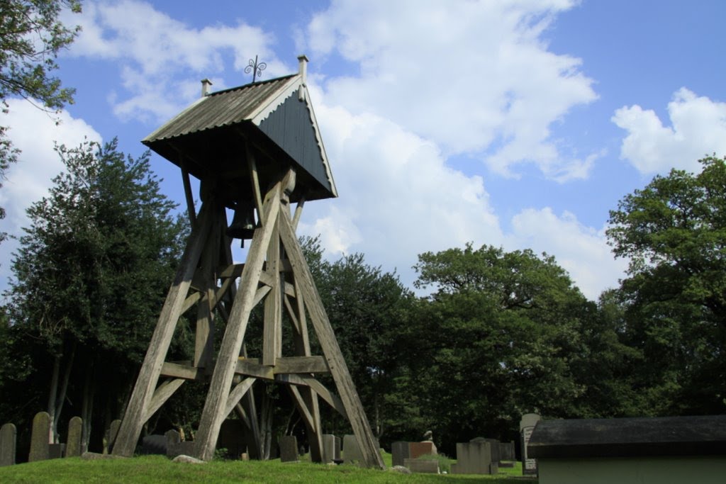 Klokkenstoel in Bronnerga. Bij Oranjewoud. by watersnip