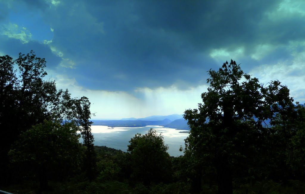 San zeno di montagna, temporale sul lago by roby b