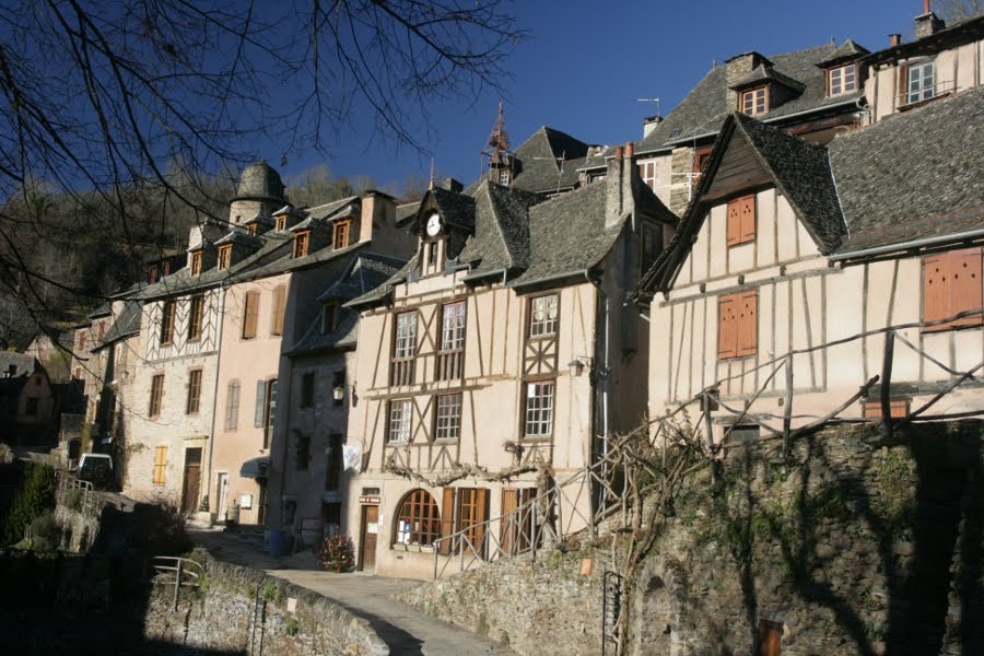 12320 Conques, France by Len Gao