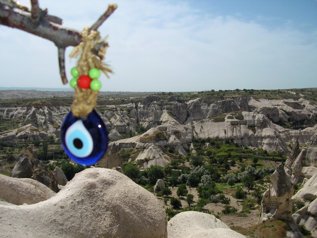 Göreme Vadisi (Göreme Valley, typical "turkish eye") by Luna, Mario