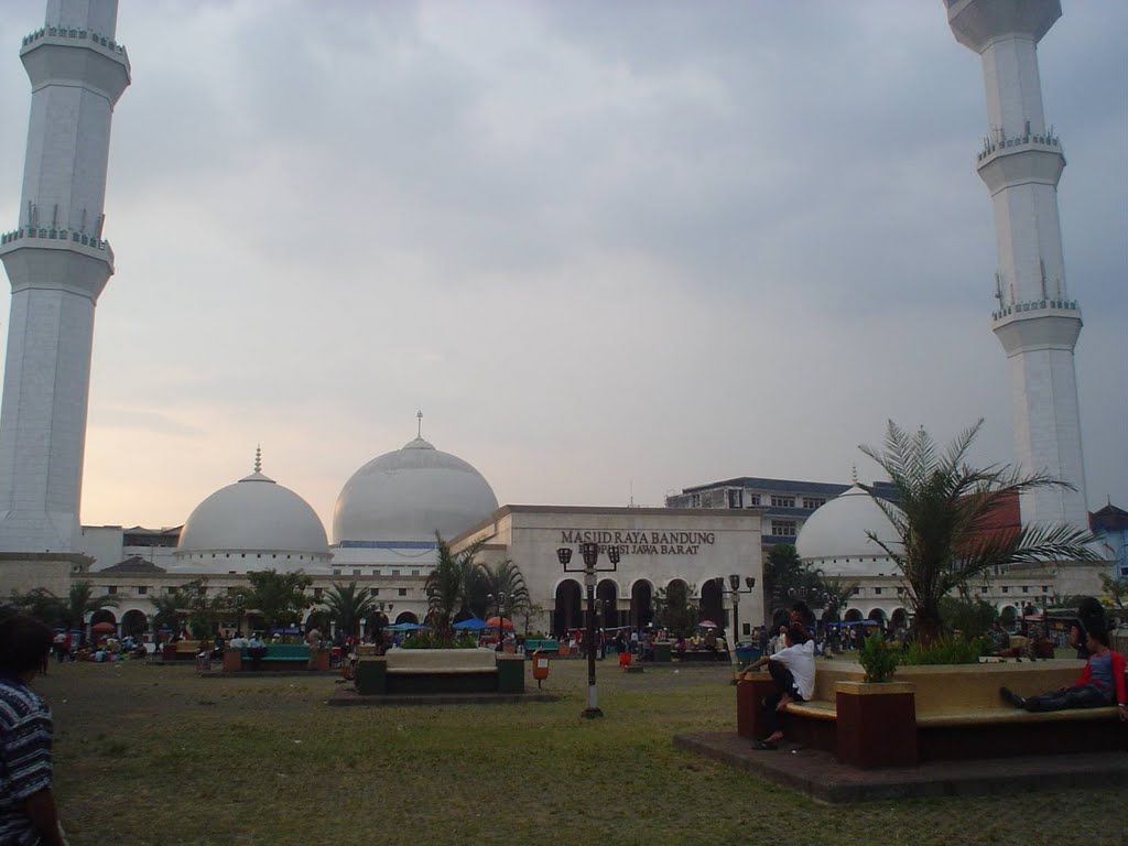 Menara Masjid Raya - Bandung - Okt. 2008 by Rapani Slamet