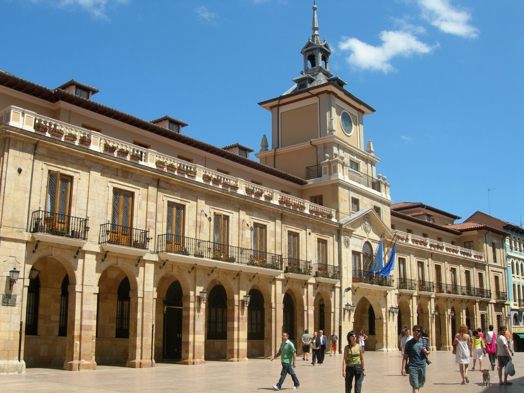 Oviedo, Ayuntamiento by Davide Cerri