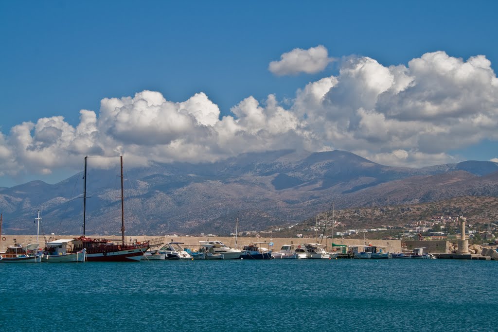 Limenas Chersonisou 700 14, Greece by Vasily Badin