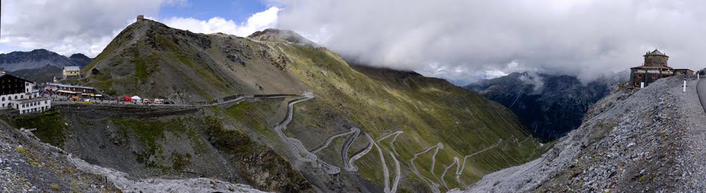 Stilfser Joch - Passo dello Stelvio by Christian Wasmer