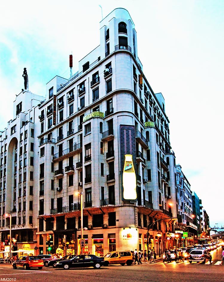 Gran Vía esquina San Bernardo by Mariano Mellado