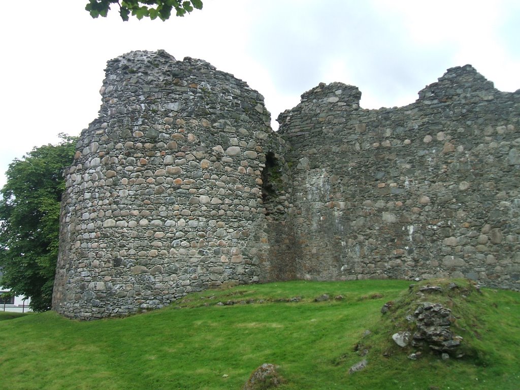 Inverlochy Castle ruins by dave marsh