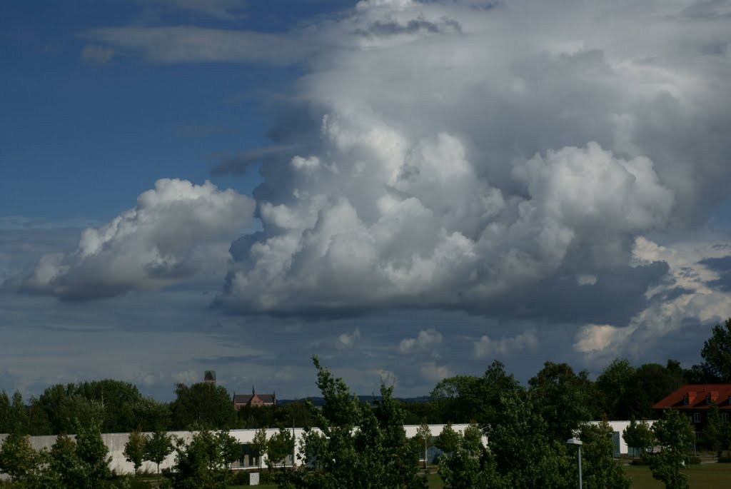 Wolkentürme über St. Marien und St. Georgen by uh01