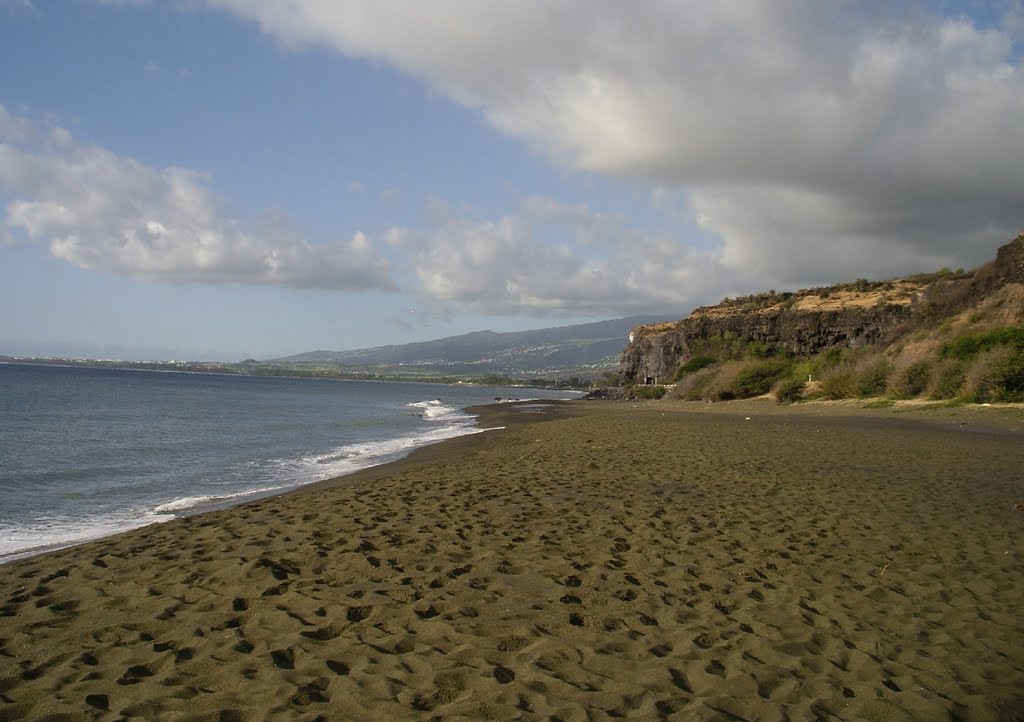 Plage de sable noir - juillet 2009 by Jclaude G