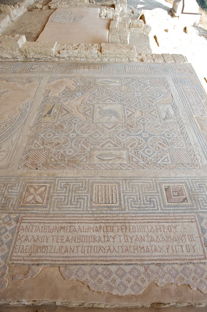 Site de Kourion, Maison d'Eustolios (inscription : "cette demeure autrefois défendue par des murs, du fer, du bronze et du diamant, s'est aujourd'hui ceinte des très vénérés symboles du Christ" by Rom1