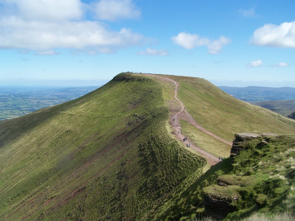 Pen y Fan Brecon Beacons by brian lloyd