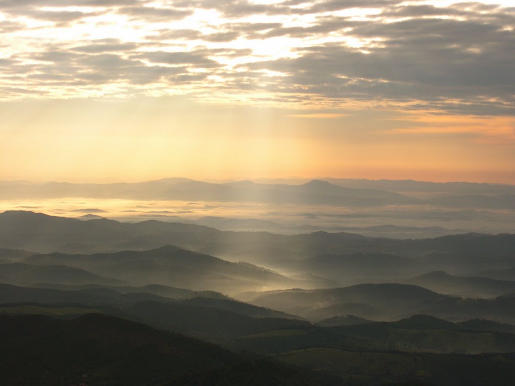 Serra da Piedade by Fabrício Pimenta Bas…