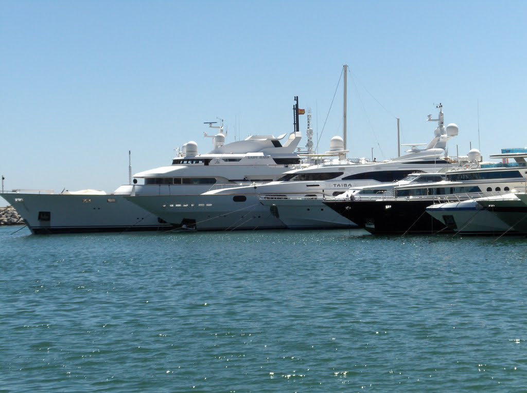 Puerto Banus by mobiline