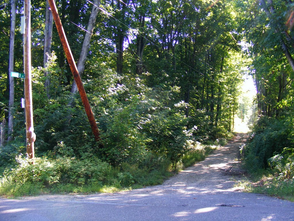 The sign here reads "Hawkins Rd" Google earth still calls this road the "High Corner Road" by JBTHEMILKER