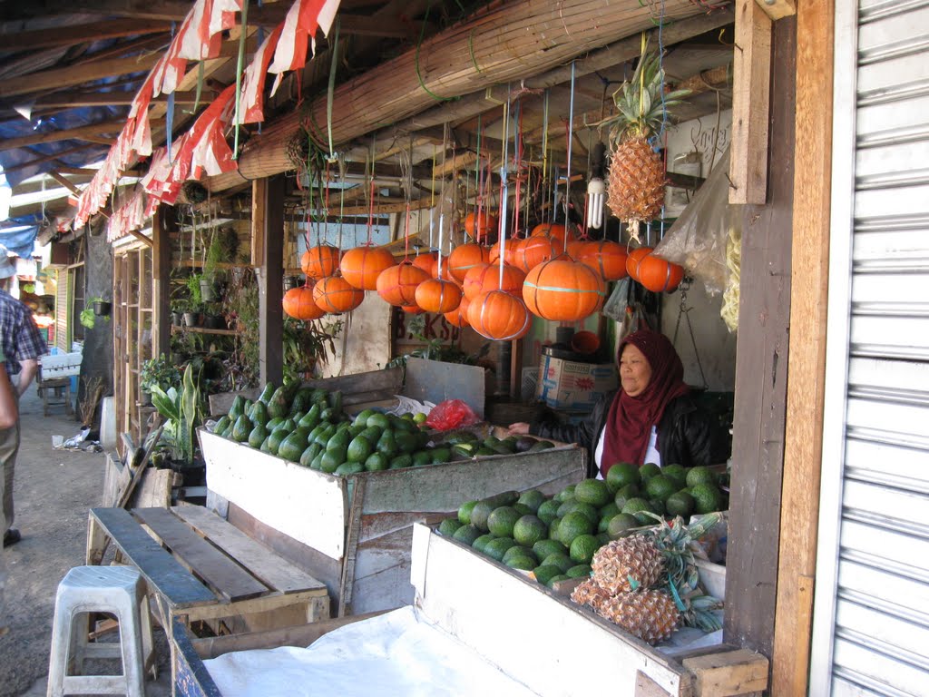 Little market in Lembang, Indonesia by Lucien Kivit