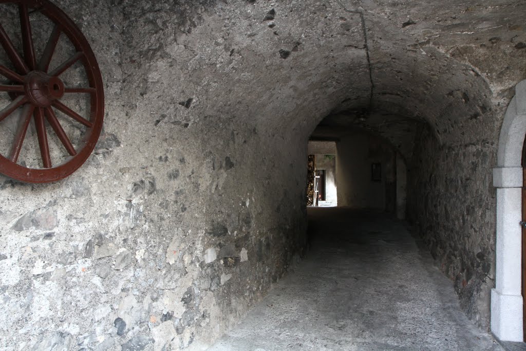 Bondone - galleria ai piedi della chiesa by gabriele.siviero