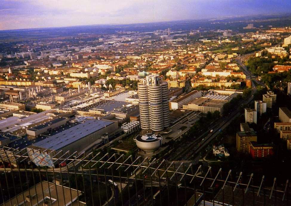 BMW:n pesä. pääkonttori.BMW museo ja tehdas.07.1997. by nalle puh