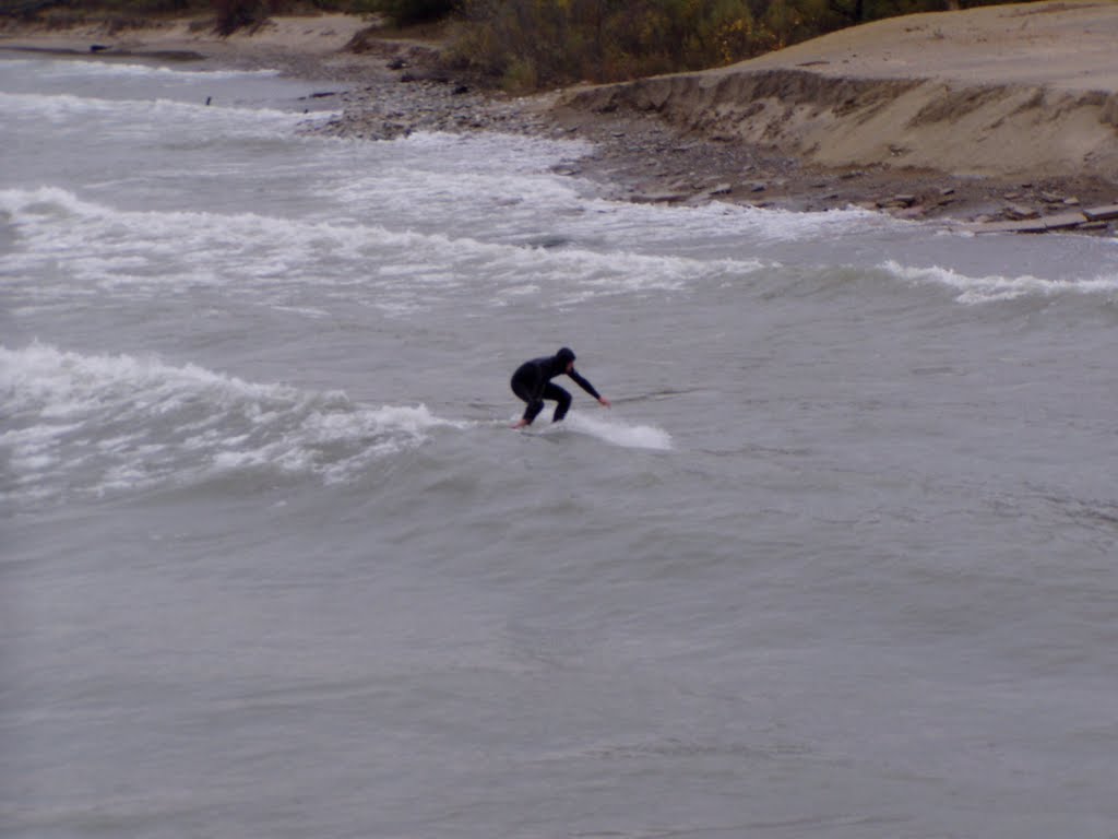 Surfing at "Juicy Hole", South Beach, North Point Marina by fostersan