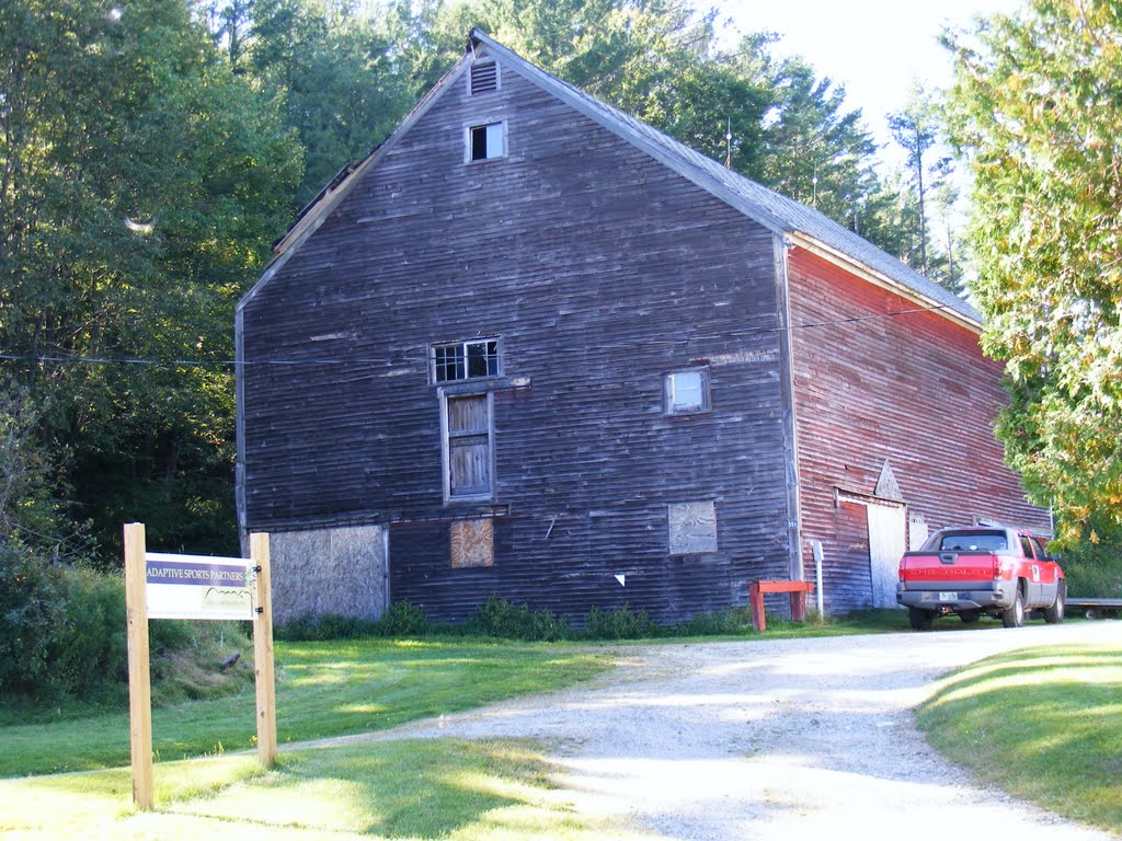 Nice barn by JBTHEMILKER