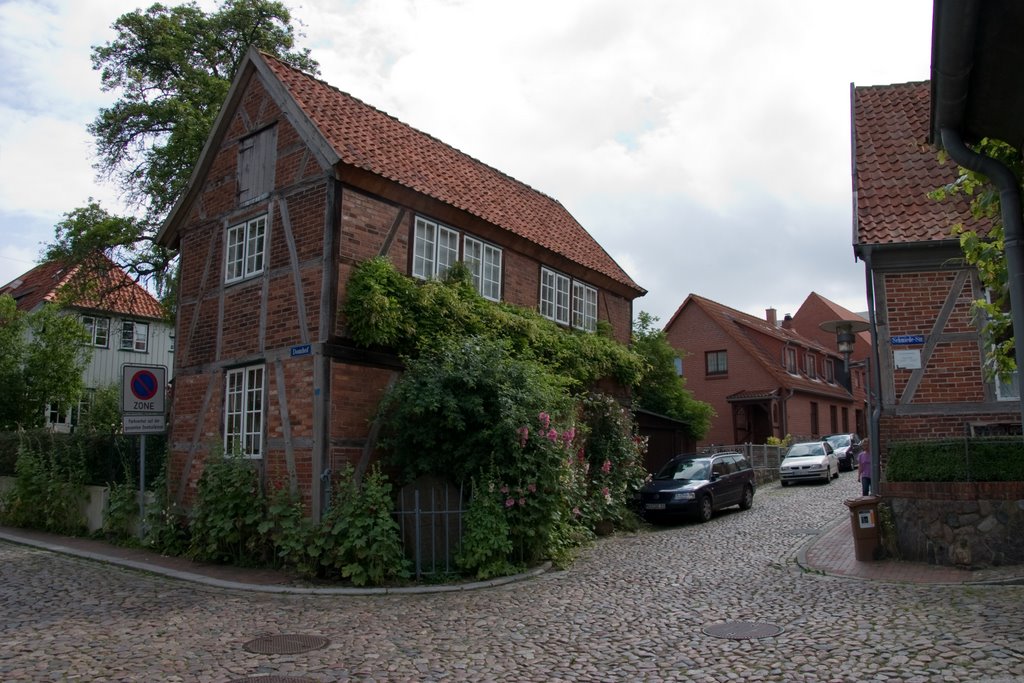 Alte hause in Ratzeburg, Deutschland by Bård Riiber