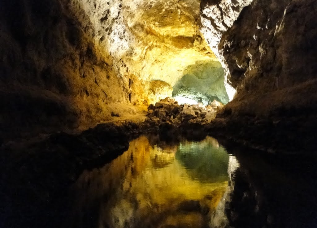 Lanzarote - Cueva de Los Verdes by Dániel Melega