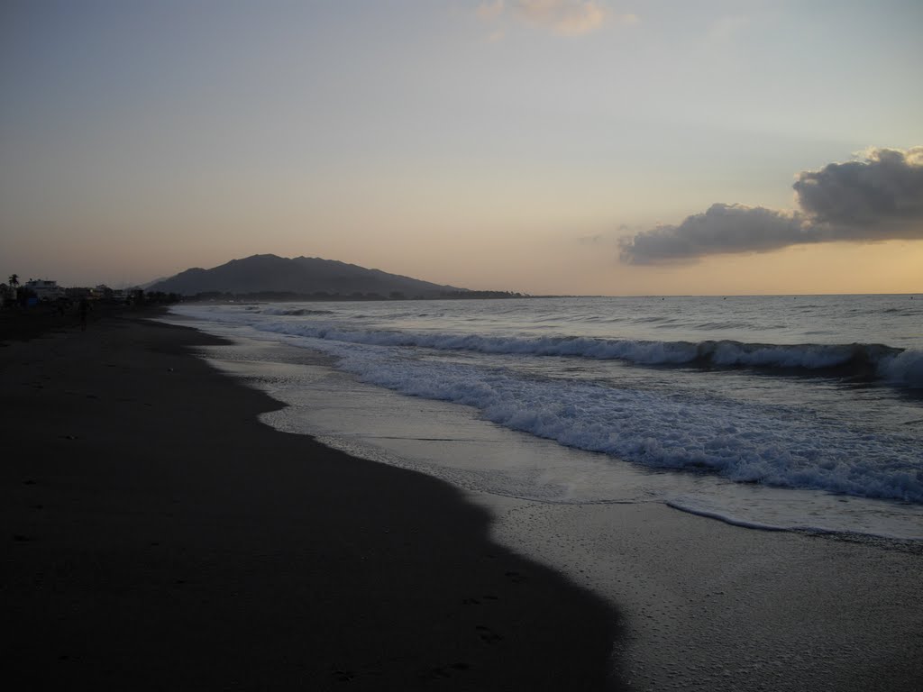 Playa de Vera al amanecer by Moy Hidalgo