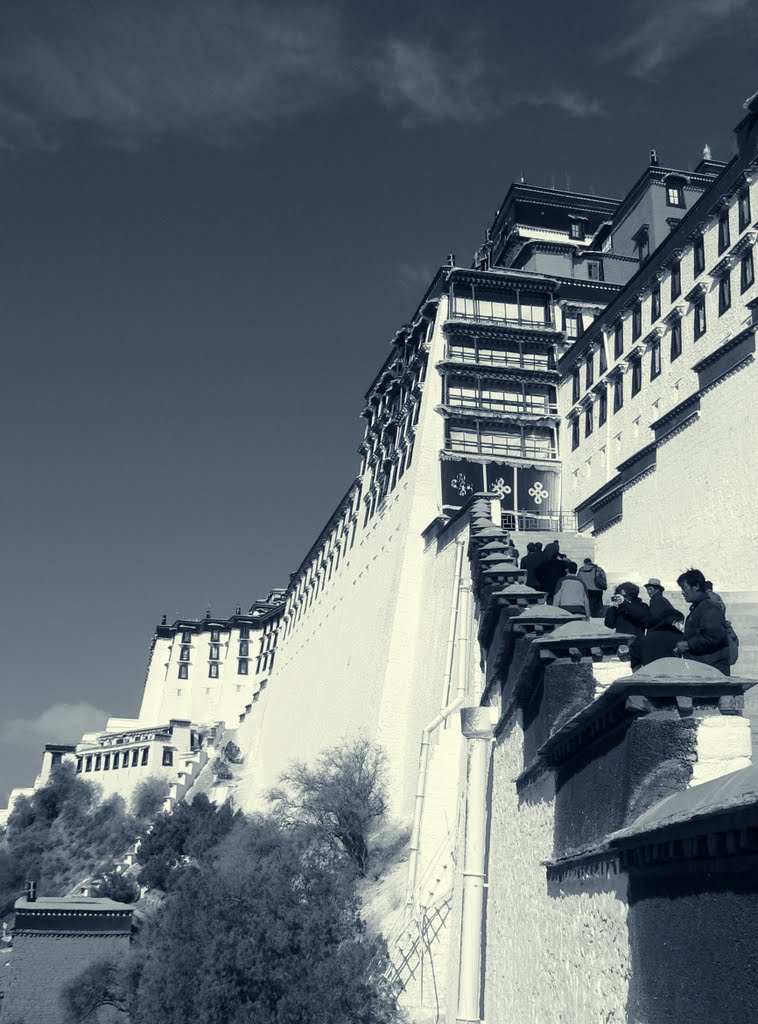 Chengguan, Lhasa, Tibet, China by T. Tamás