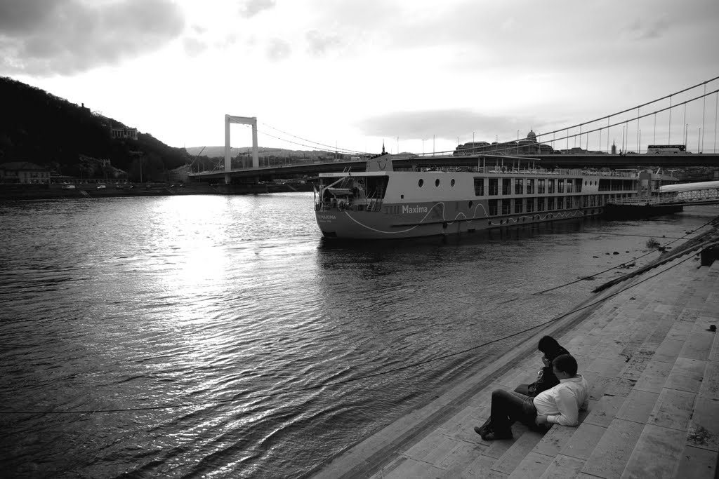 Budapest, Inner City, Hungary by T. Tamás