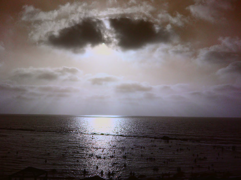 Bat Yam's beach.... by Oz Lev