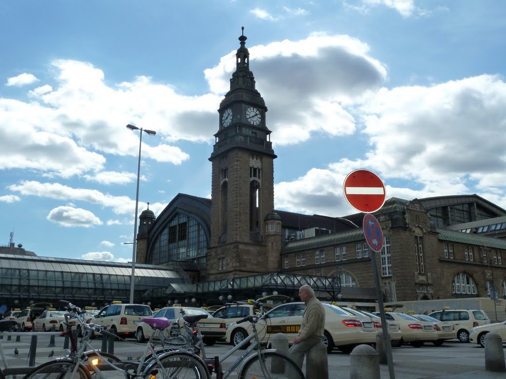 Hamburg Hauptbahnhof by freizeitbranche