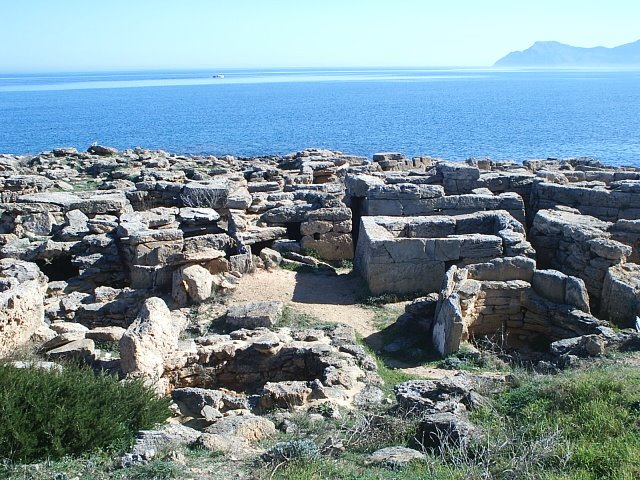 Cimetiere des pheniciens by Farre