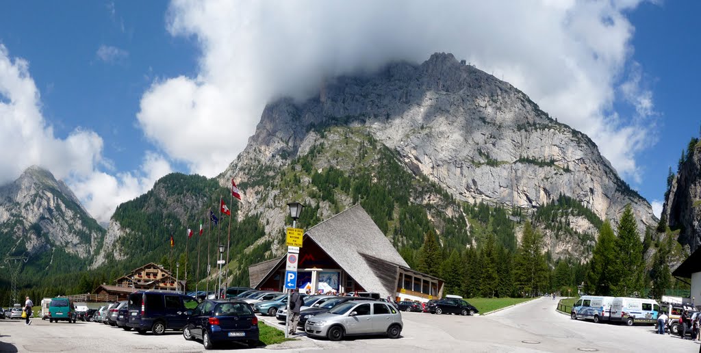 Malga Ciapela ai piedi della Marmolada by leogiordani