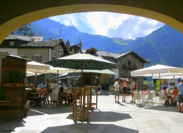 Courmayeur la piazza by © Laura - Mycol