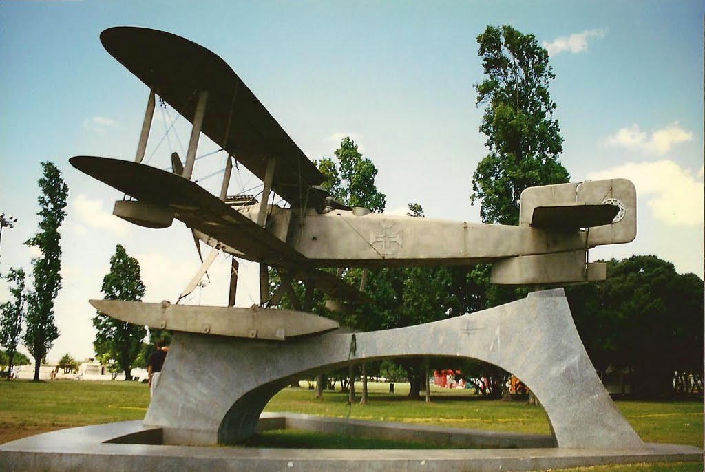 OC-Monumento al Hidroavión Santa Cruz en Belén, Lisboa by Osvaldo Colman