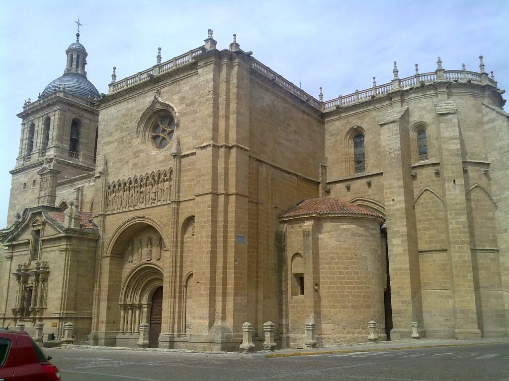 Vista de la catedral de Ciudad Rodrigo. by o rey do café